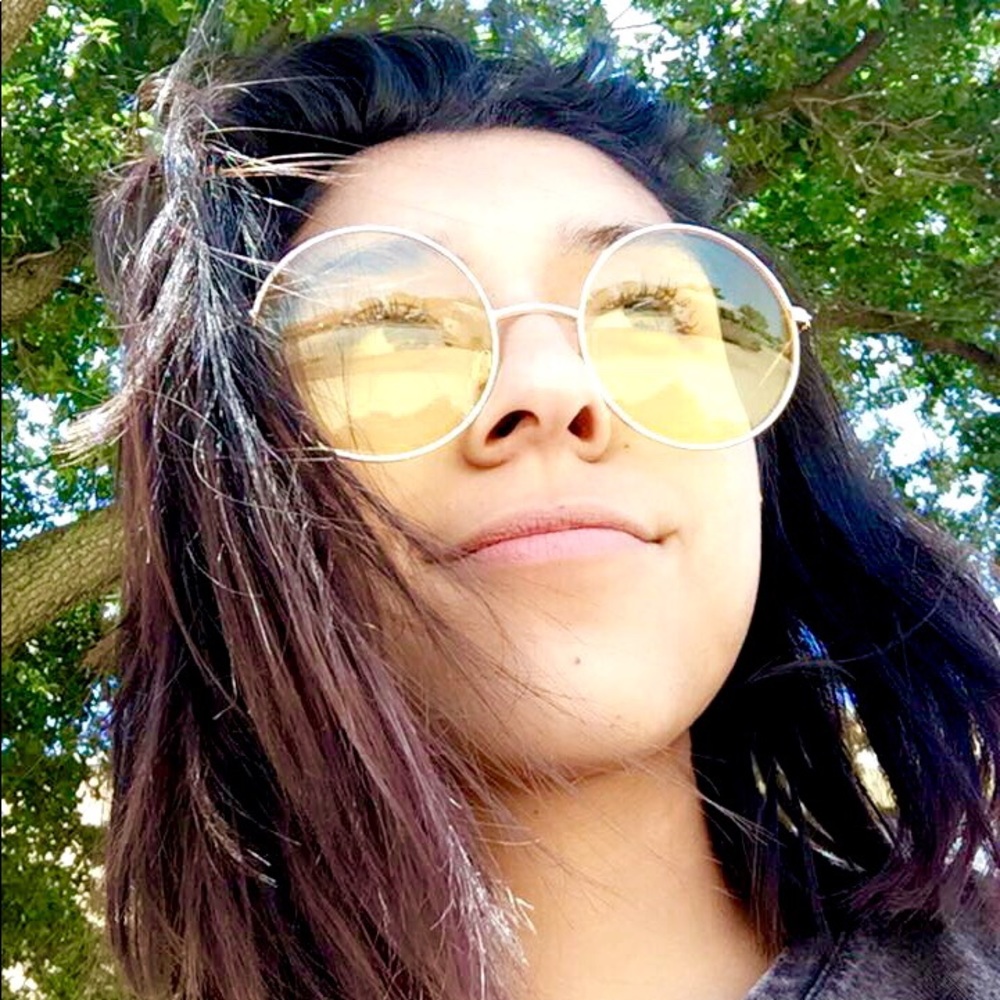 Meet your Posher, Emily